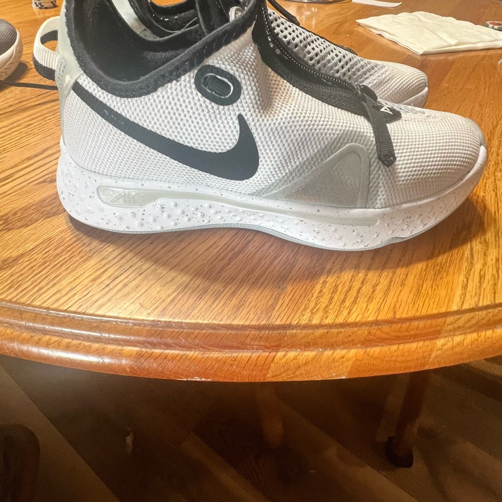 Women’s Nike PG4s